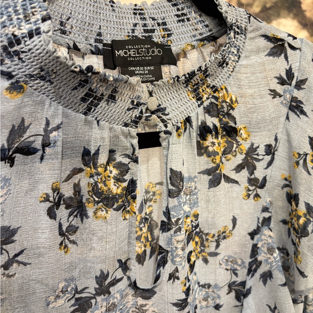 Floral Ruffle Blouse - Picture 3 of 3